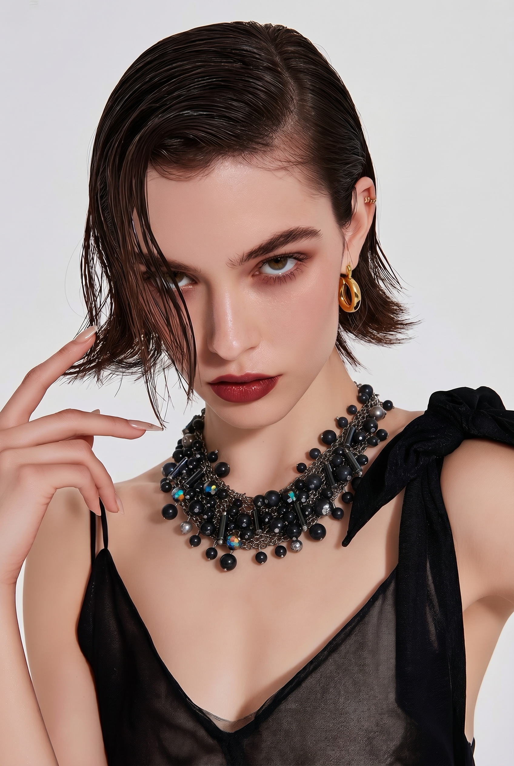 BLACK NECKLACE